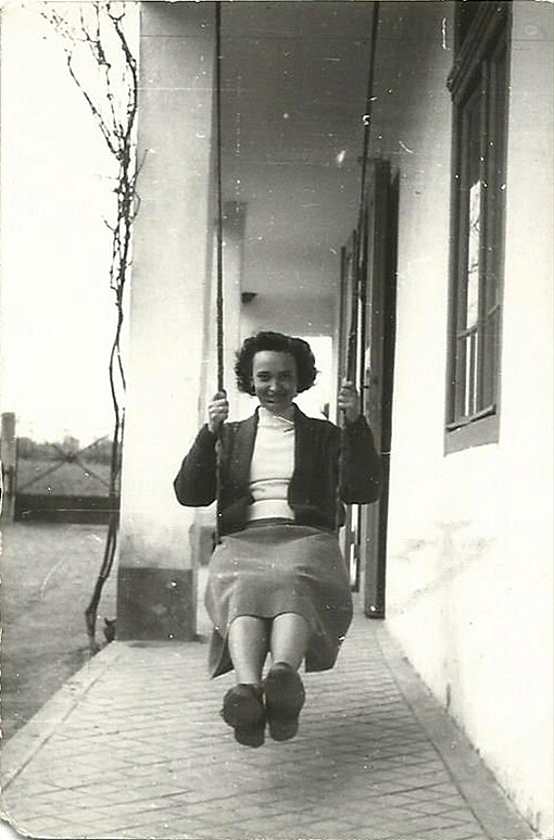 A hinta. Alapfelszerel�s volt a h�zban, valami elektromos k�belb�l k�sz�lt.