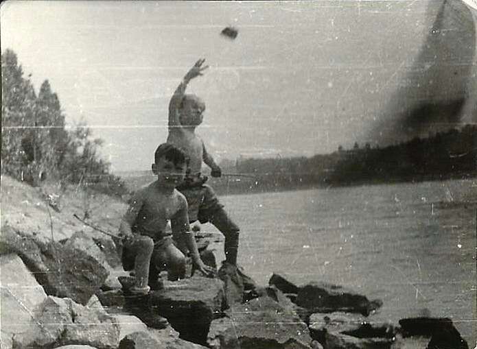 A Duna parton Mikivel, tal�n a Margit szigeten.